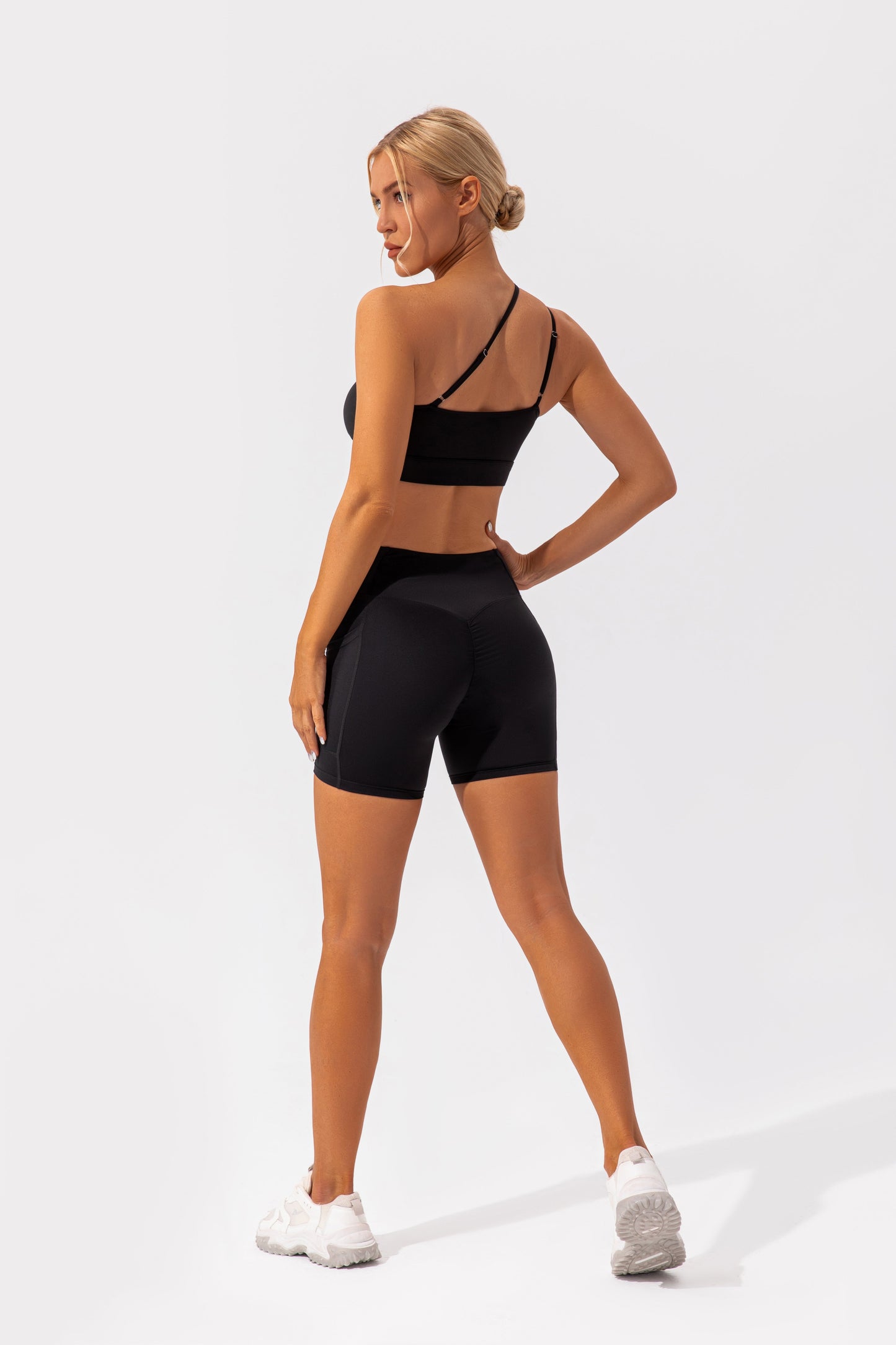 Nude Feel Yoga Clothes Women Hip Lift Quick Drying Breathable Tight Running Exercise Shorts Fitness Suit