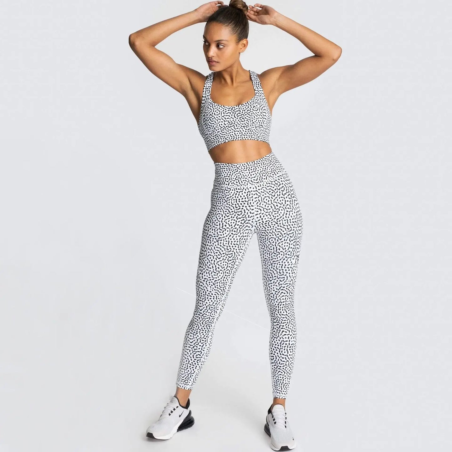 Solid Color Yoga Outfit for Fitness and Exercise